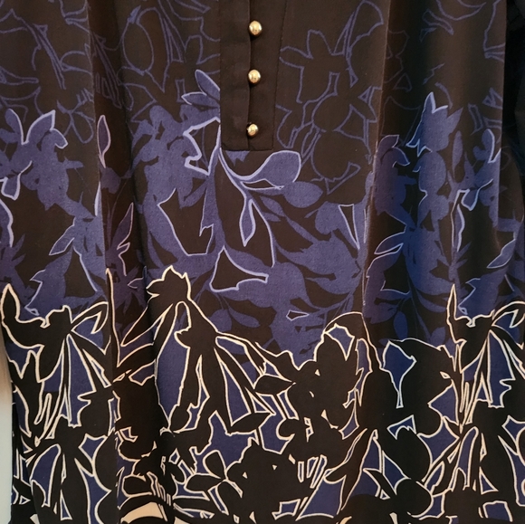 Dana Buchman Black and Blue Printed Blouse.  Beautiful fabric.  Size L - Picture 2 of 5